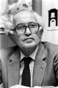 Dr. Lou de Jong lichtte in Den Haag deel 11-b van zijn serie over de Tweede Were, Bestanddeelnr 933-5138