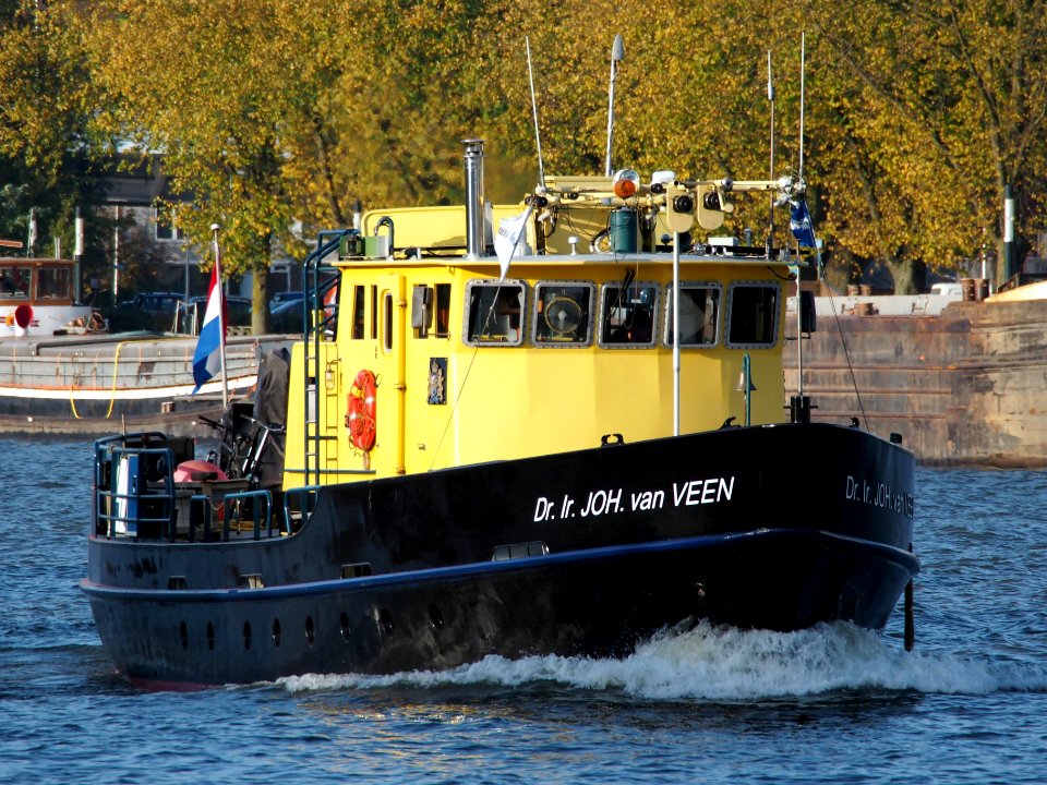 Dr. Ir. JOH. van VEEN, ENI 02606459 at the Amsterdam-Rhine Canal, pic1