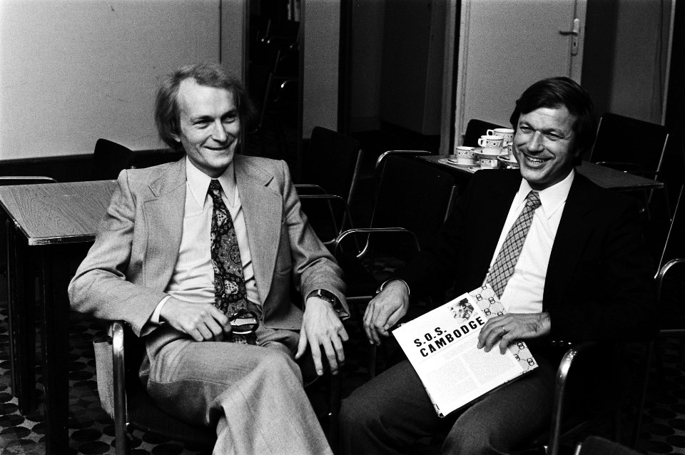 Dr. Jean-Yves Folle'zou (l) en dr. Jean Michel Vinot van het Comité Français d', Bestanddeelnr 930-5111