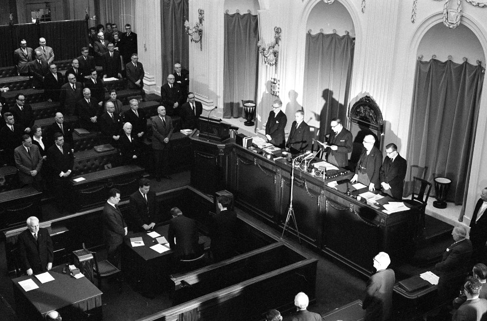 Dr. Kortenhorst in de Tweede Kamer herdacht. Prof. de Quay sprak namens de reger, Bestanddeelnr 914-7131