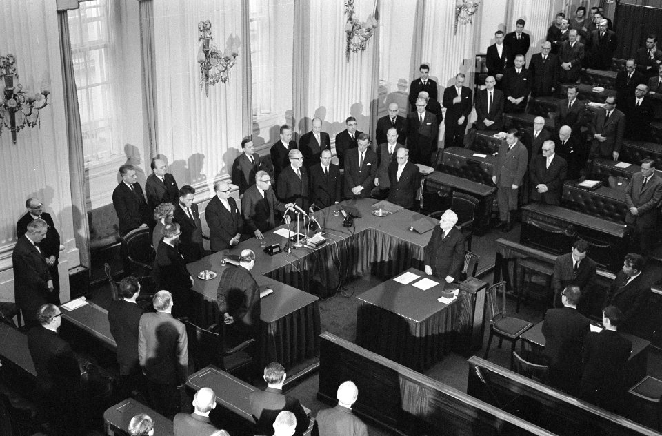 Dr. Kortenhorst in de Tweede Kamer herdacht. Prof. de Quay sprak namens de reger, Bestanddeelnr 914-7128