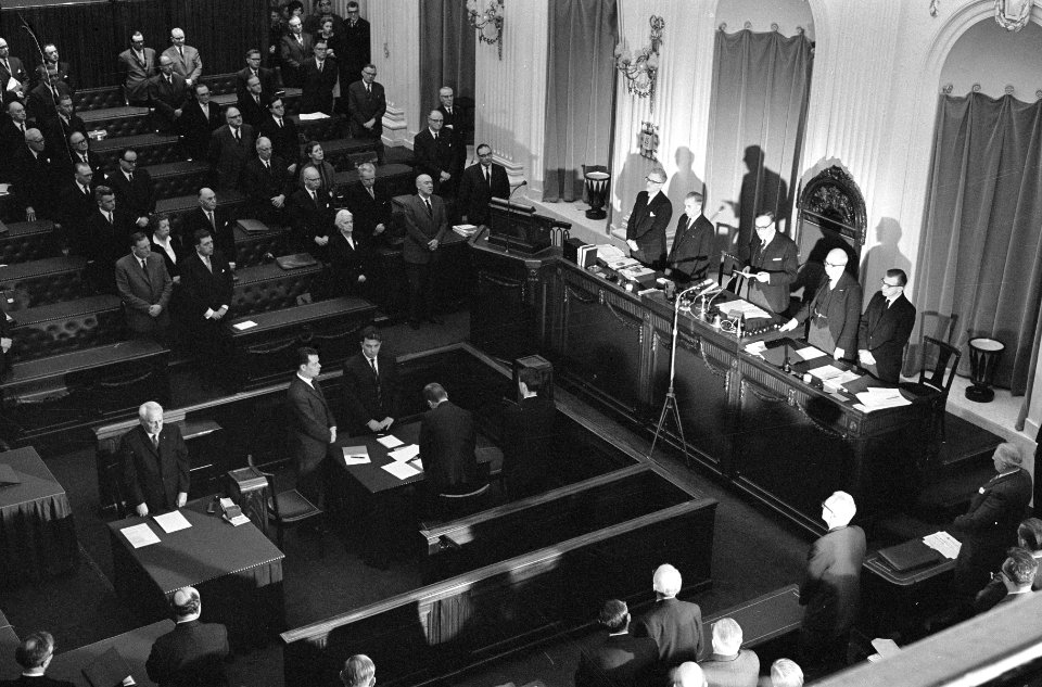 Dr. Kortenhorst in de Tweede Kamer herdacht. Prof. de Quay sprak namens de reger, Bestanddeelnr 914-7130