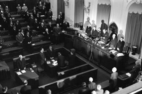 Dr. Kortenhorst in de Tweede Kamer herdacht. Prof. de Quay sprak namens de reger, Bestanddeelnr 914-7130