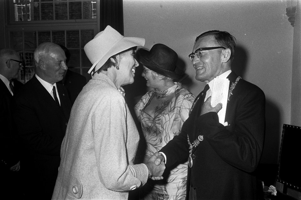 Dr. L. de Gou geinstalleerd als burgemeester van Haarlem, Bestanddeelnr 922-7211