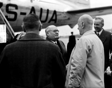 Dr. Malon) (Zuidafrikaans Premier) op Schiphol, Bestanddeelnr 903-3371