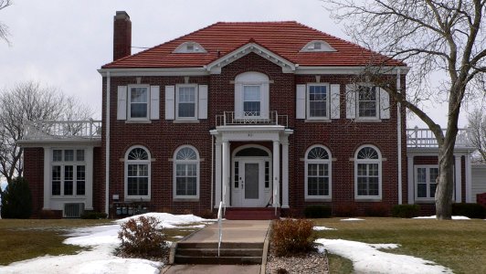 Dr. John Trierweiler House from E 1