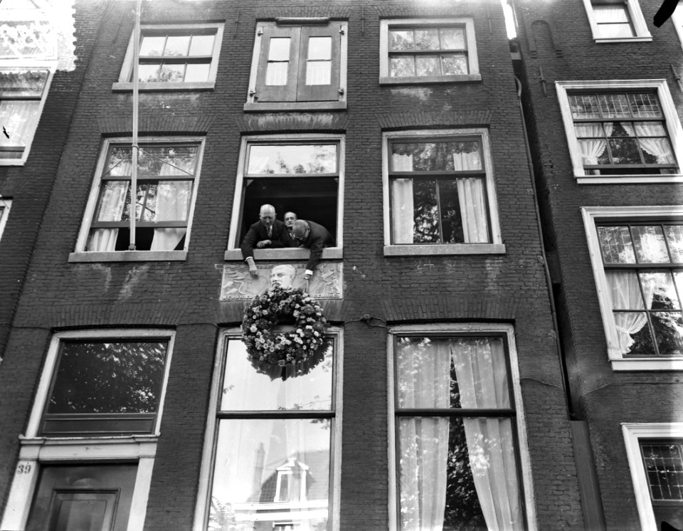 Dr. Lely herdenking kranshechting aan huis Leidsegracht Amsterdam, Bestanddeelnr 906-7387