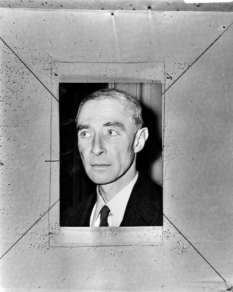 Dr. J. R. Oppenheimer , vader van de atoombom (kop), Bestanddeelnr 923-7258