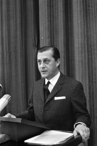 Dr. W. D. M. Janssen directeur Instituut voor Huishoudkundig Onderzoek te Wageni, Bestanddeelnr 920-2001