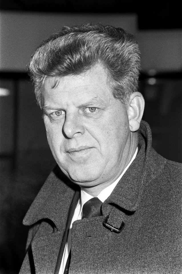 Dr. W.F. Duisenberg (op Schiphol), Bestanddeelnr 931-8479