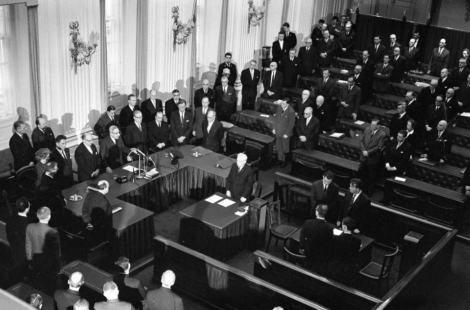 Dr. Kortenhorst in de Tweede Kamer herdacht. Prof. de Quay sprak namens de reger, Bestanddeelnr 914-7129