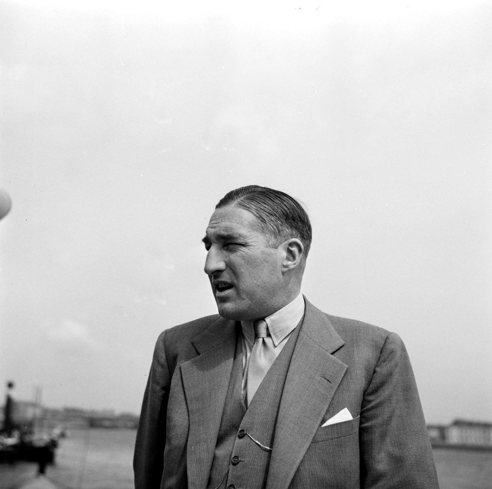 Dr. Willem Frederik van Gunsteren aan boord van de Damco 9 in Rotterdam, Bestanddeelnr 254-1739