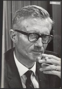 Dr middelkoop werkt als arts in biafra, Bestanddeelnr 091-0059