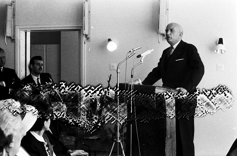 Dr P J Koets Dr Sajet Huis geopend Dr Koets tijdens zijn openingstoespra, Bestanddeelnr 915-1942