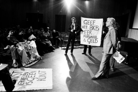 Directeur Edy de Wilde van het. Stedelijk Museum te Amsterdam en verantwoordelij, Bestanddeelnr 930-5162