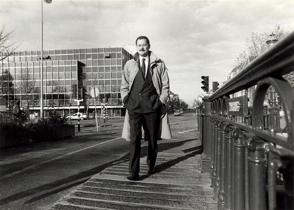 Directeur Errol Stoové van de Gemeentelijke Sociale Dienst. Aangekocht in 1989 van United Photos de Boer bv
