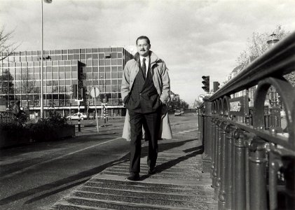 Directeur Errol Stoové van de Gemeentelijke Sociale Dienst. Aangekocht in 1989 van United Photos de Boer bv