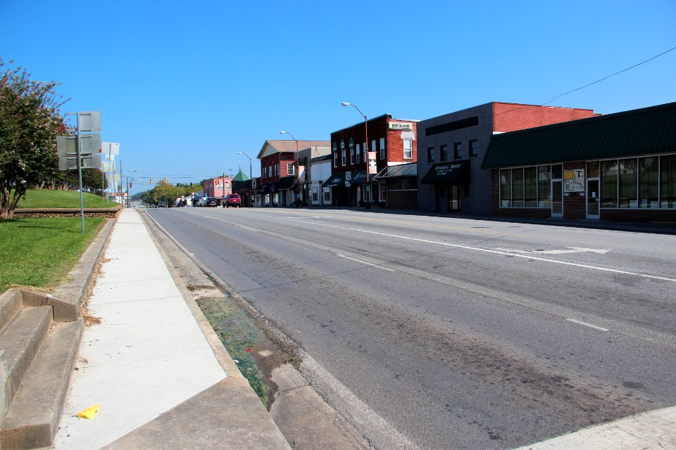 Downtown Chatsworth, Georgia, Sept 2017 2