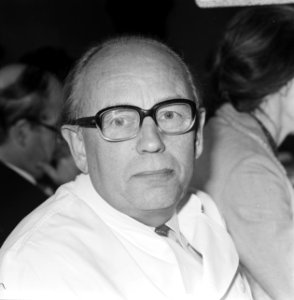 Dr I S Sindram , klinisch directeur, Bestanddeelnr 926-7897