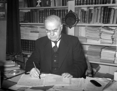 Dr n d van leeuwen nederlands hervormd predikant te holysloot 13 januari 70 jaar, Bestanddeelnr 904-3734