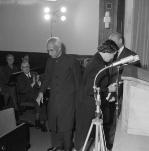 Dr. Radhakrishnan in Tropenmuseum, Bestanddeelnr 913-0707