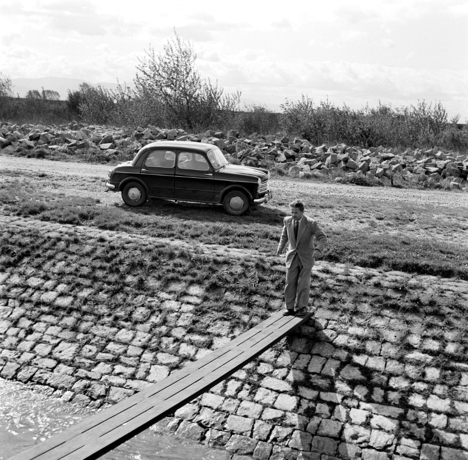 Dr Kurt Steidel komt aan boord van de Damco 230, Bestanddeelnr 254-1638