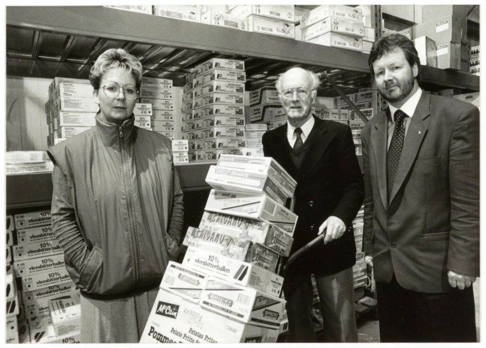 Directie van Vijzelaar Diepvries E. Kapteyn(midden) , Maarten Kapteyn en zijn vrouw Ineke. NL-HlmNHA 54035149