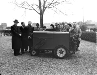 Demonstratie met nevelspuit (Fa. Kieben), Bestanddeelnr 903-2518