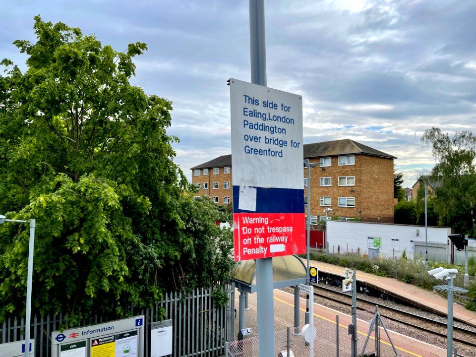 Direction sign for Platform 2 at Drayton Green, 2021