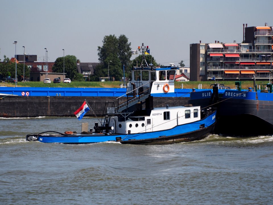 Dirk II - ENI 02210714 pushing B602 - Split Hopper Barge 600 m3 - Baars BV, pic4