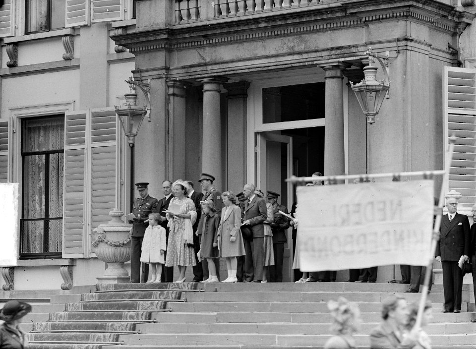 Defile Soestdijk Koninklijke familie, Bestanddeelnr 903-4759