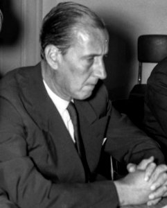 Dirk Spierenburg, cropped from Installatie van de nieuwe autoreitiet van de EKSG te Luxemburg, Bestanddeelnr 910-6759