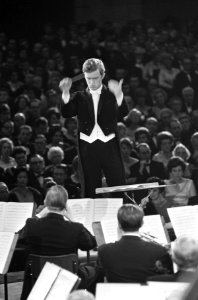 Dirigent Edo de Waart dirigeert het Concertgebouw-orkest, Bestanddeelnr 919-7326