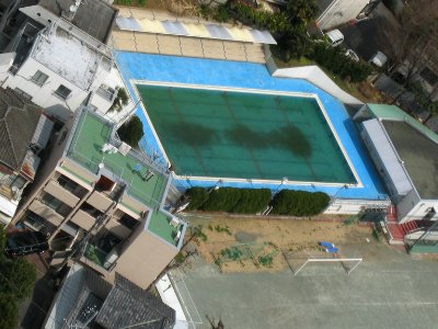 Dirt at the bottom of Roppongi's Junior High School got shaped by the 2011 March 11 earthquake