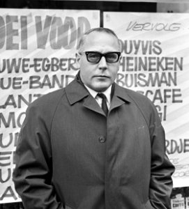 Dirk van den Broek (kop) en etalage, Bestanddeelnr 920-0066 (cropped)