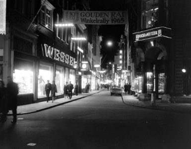 De Kalverstraat zaterdagavond tussen 20 en 23 uur, Toon Hermans op televisie, Bestanddeelnr 917-4812
