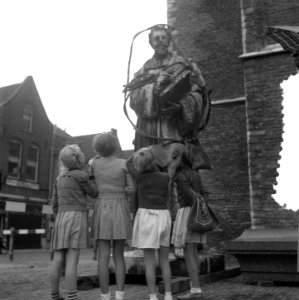Delft verplaatsing standbeeld Hugo de Groot, Bestanddeelnr 906-6244