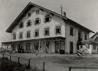 De zuid en zuid-west kant van het Haarlems Kinderhuis te Zandvoort, Inventarisnummer NL-HlmNHA 1100 KNA006014642