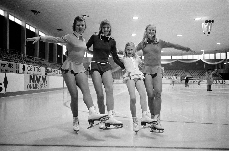 De zusjes Verlaan, v.l.n.r. Sophia, Annemarie, Monique en Corry, Bestanddeelnr 926-9487
