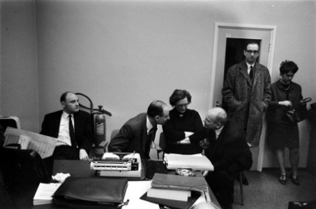 Debat drs. Den Uyl en drs. Schmelzer voor AVRO-TV, Bestanddeelnr 920-0032