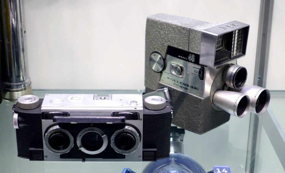 David White Stereo Realist camera (left), c. 1950, with Wollensak Eye-Matic Model 46 8-mm Spool Camera (right), c. 1958 - Museum of Science and Industry (Chicago) - DSC06422