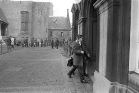 Demonstratie op het Binnenhof tegen de vrijlating van de Drie van Breda, Groshe…, Bestanddeelnr 925-4211