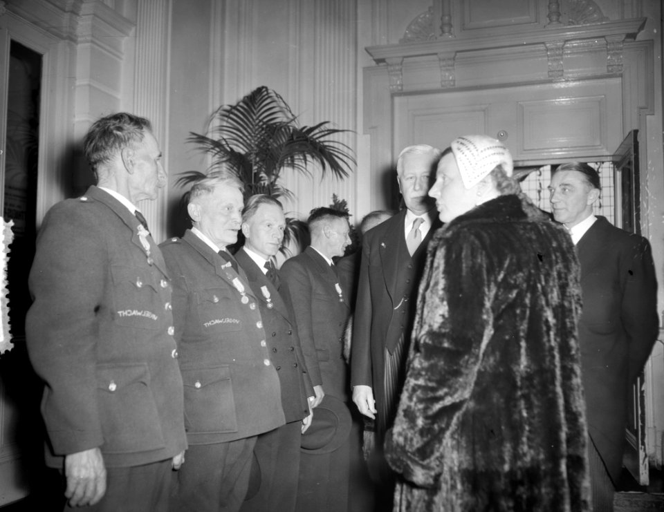 De Vereniging tot Behoud van Natuurmonumenten viert haar gouden jubileum. Koning, Bestanddeelnr 907-6450