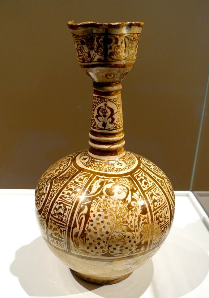 Decanter, Iran, late 12th to early 13th century AD, lustre painted fritware - Aga Khan Museum - Toronto, Canada - DSC06613