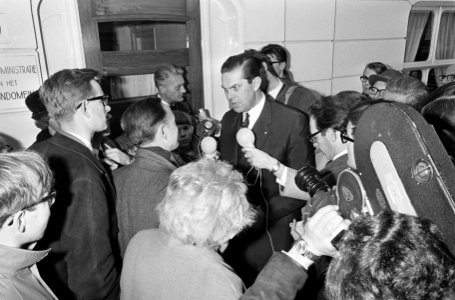 De heer Bauke Roolvink (ARP) en minister van Landbouw dhr. Barend Biesheuvel (AR, Bestanddeelnr 919-7437