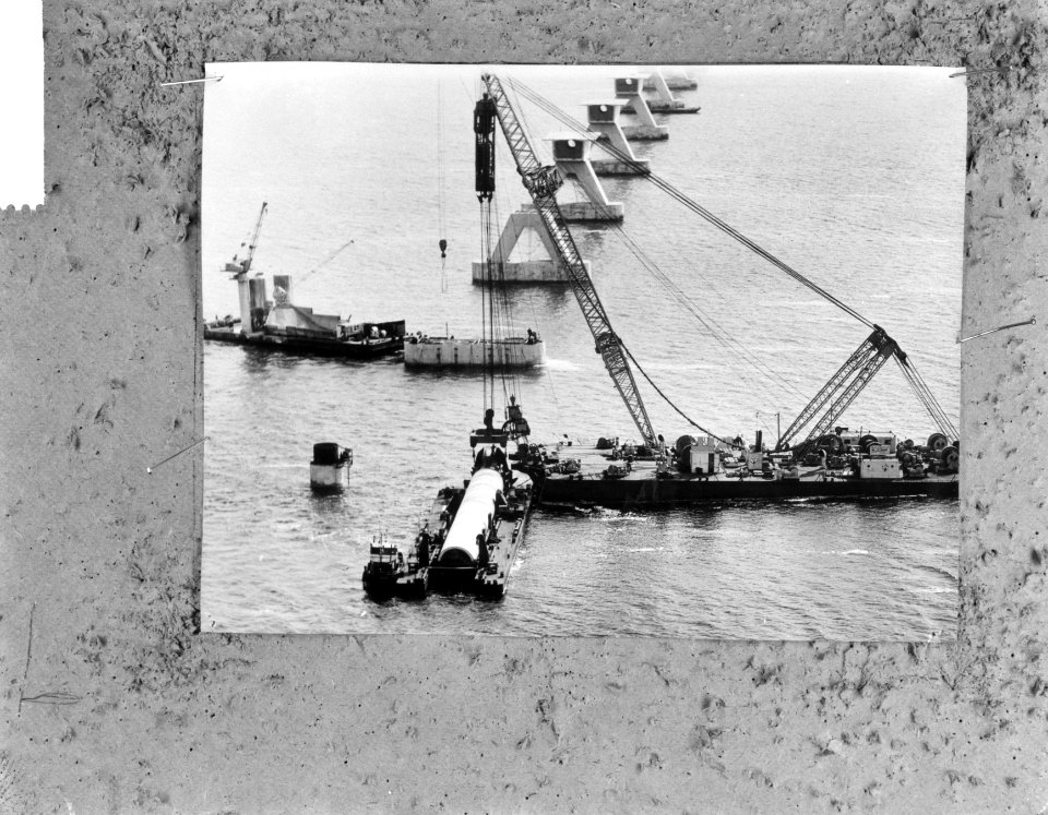 De Oosterscheldebrug, drijvende bok van 76 meter hoog, Bestanddeelnr 917-5724