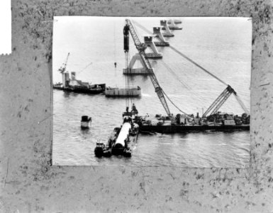 De Oosterscheldebrug, drijvende bok van 76 meter hoog, Bestanddeelnr 917-5724
