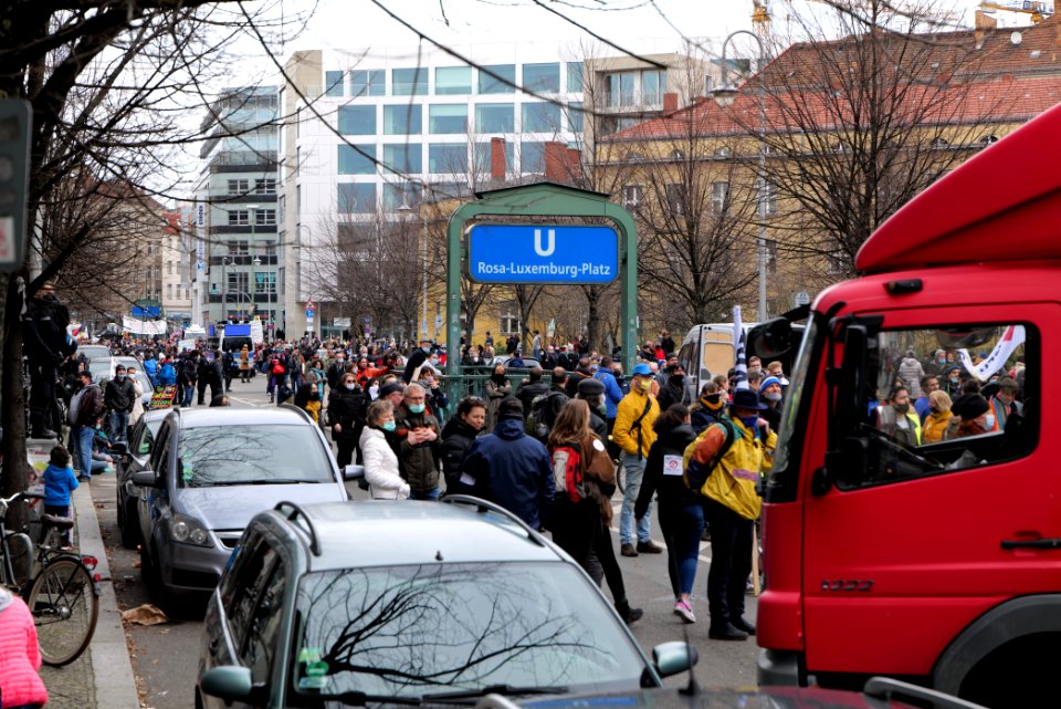 Conspiracist protest Berlin Rosa-Luxemburg-Platz 2021-03-28 22