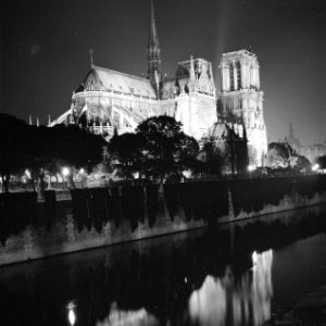 De Notre Dame verlicht, Bestanddeelnr 254-2072