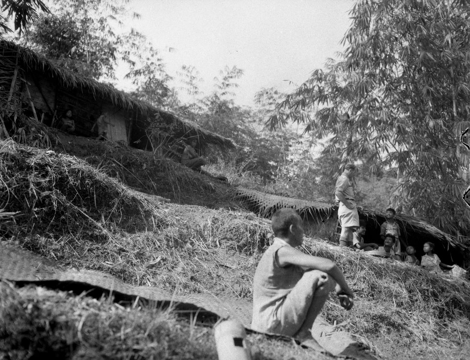 De bewoners van de Witte Kruiskolonie te Salatiga werden door de TNI uit hun beh, Bestanddeelnr 11924